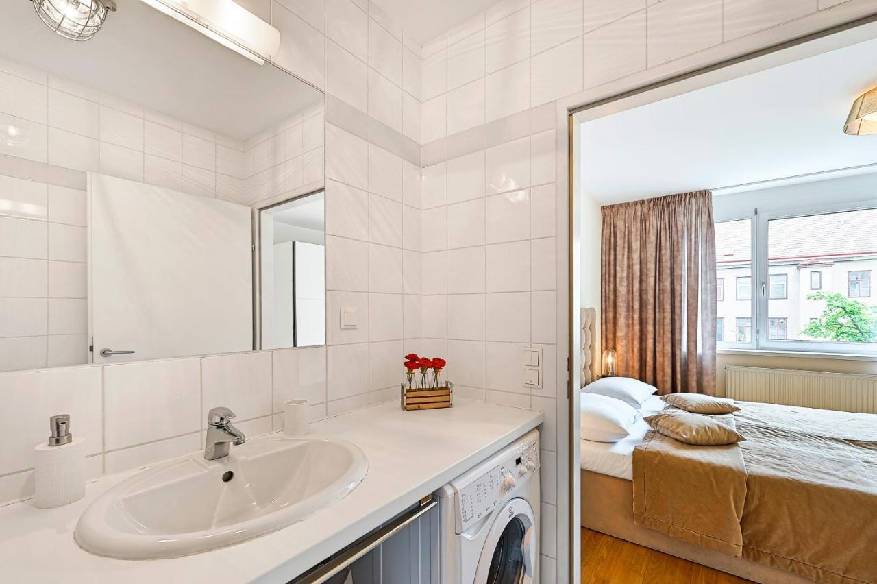 Peaceful Belvedere Apartment In Safe, Quiet & Central Location Виена Екстериор снимка
